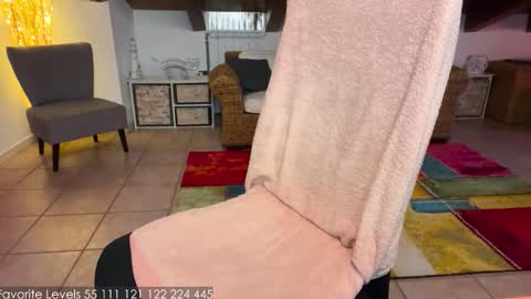 Kylie  online show from November 13, 2025, 2:38 pm