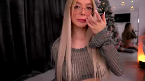 Snapshot of kyliejoyce chatting on December 18, 2025, 10:38 pm Kylie online show from December 18, 2025, 10:38 pm