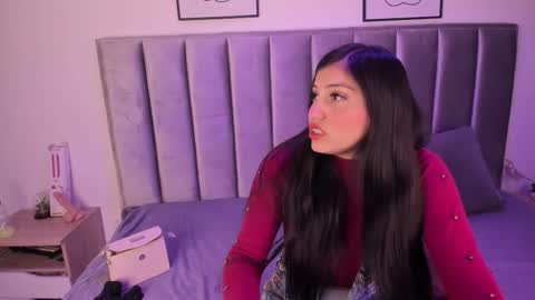 Emily  Laila  online show from November 15, 2025, 12:13 pm