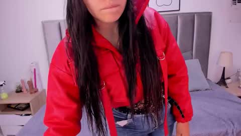 Emily  Laila  online show from November 26, 2025, 11:44 am