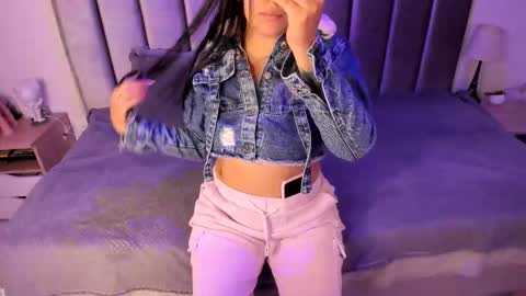 Emily  Laila  online show from December 1, 2025, 11:37 am