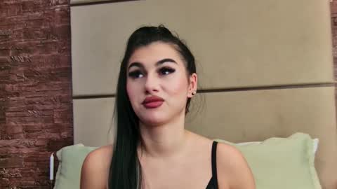 Snapshot of kyrahill_ chatting on December 6, 2024, 2:02 am Kyra online show from December 6, 2024, 2:02 am