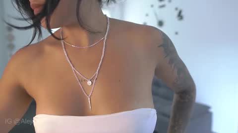 schedule 300 pm - 1100pm colombia time online show from September 11, 2025, 6:19 pm