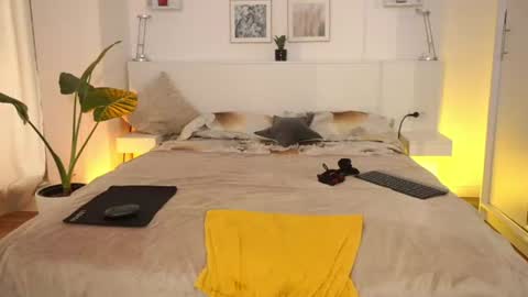 Snapshot of l1ttle_kiki chatting on July 11, 2026, 7:55 am Viktoria White online show from July 11, 2026, 7:55 am