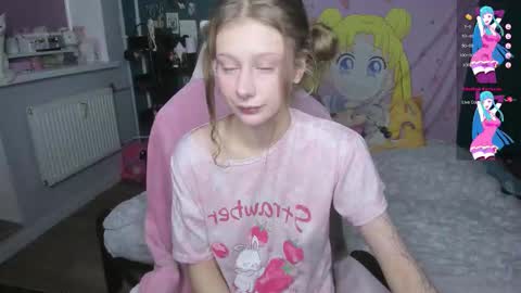 Snapshot of l1ttlekiki chatting on October 2, 2025, 1:07 pm Sara online show from October 2, 2025, 1:07 pm