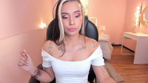 Snapshot of la_monitora chatting on May 15, 2026, 11:28 am T A T I A N A online show from May 15, 2026, 11:28 am