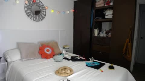 Catalina online show from April 12, 2026, 3:33 am