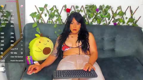 Snapshot of la_saris chatting on May 4, 2026, 12:39 am la_saris online show from May 4, 2026, 12:39 am