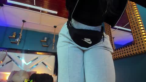 Cris  online show from November 12, 2025, 11:10 am