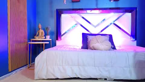 Cris  online show from December 17, 2025, 11:49 am