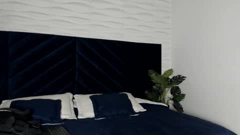 labrinthteasing online show from November 23, 2025, 12:16 pm