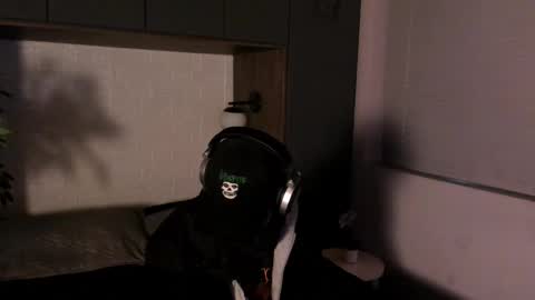 labrinthteasing online show from January 6, 2026, 12:09 pm