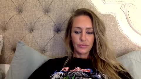 laceylayne96 online show from May 22, 2026, 3:46 am