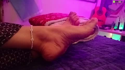 lachicadeldiablo online show from April 10, 2026, 9:30 pm