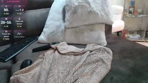 Snapshot of ladii_mia chatting on September 16, 2025, 1:17 am Mia online show from September 16, 2025, 1:17 am