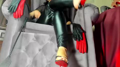 GoddessLeather online show from November 4, 2025, 3:11 pm