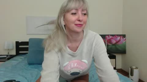 Snapshot of lady_milf_hot chatting on February 23, 2025, 4:13 pm Sofi online show from February 23, 2025, 4:13 pm