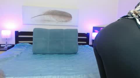 Snapshot of lady_milf_hot chatting on December 21, 2025, 6:31 am Sofi online show from December 21, 2025, 6:31 am