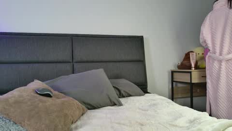    700  1300 -5 online show from January 5, 2026, 5:27 pm