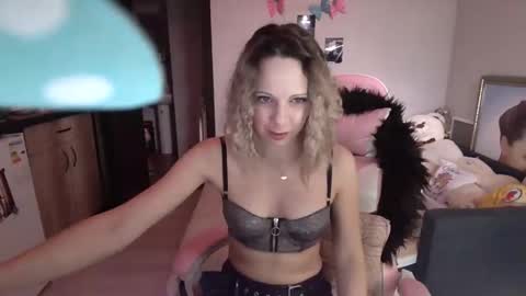 Snapshot of lady_smile69 chatting on December 15, 2024, 10:50 am lady_smile69 online show from December 15, 2024, 10:50 am