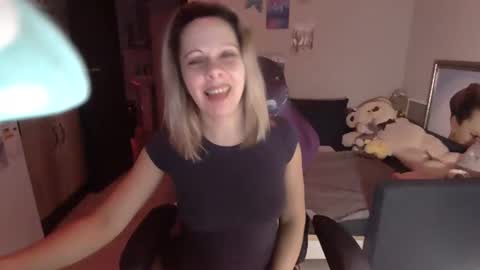 Snapshot of lady_smile69 chatting on February 12, 2025, 2:03 am lady_smile69 online show from February 12, 2025, 2:03 am