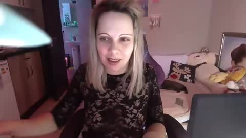 Snapshot of lady_smile69 chatting on February 16, 2025, 5:04 am lady_smile69 online show from February 16, 2025, 5:04 am