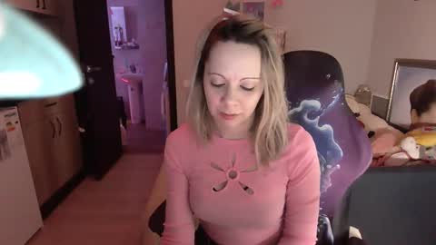 Snapshot of lady_smile69 chatting on February 23, 2025, 3:02 am lady_smile69 online show from February 23, 2025, 3:02 am
