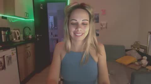 Snapshot of lady_smile69 chatting on September 21, 2025, 4:08 pm lady_smile69 online show from September 21, 2025, 4:08 pm