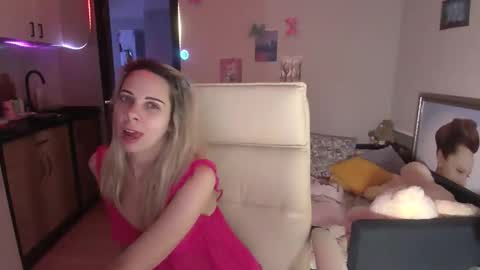 Snapshot of lady_smile69 chatting on October 31, 2025, 10:00 pm lady_smile69 online show from October 31, 2025, 10:00 pm