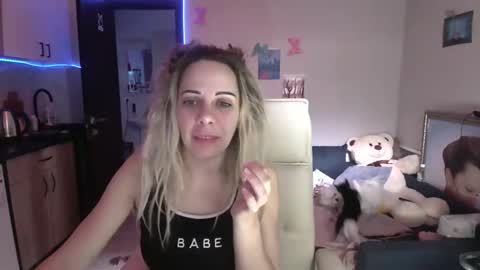 Snapshot of lady_smile69 chatting on November 17, 2025, 7:25 am lady_smile69 online show from November 17, 2025, 7:25 am