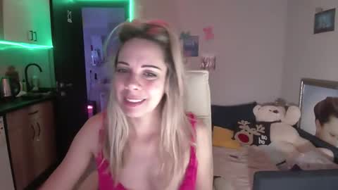 Snapshot of lady_smile69 chatting on December 5, 2025, 6:33 am lady_smile69 online show from December 5, 2025, 6:33 am