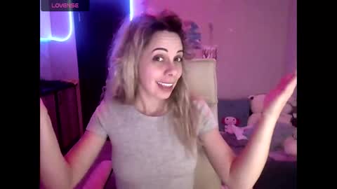 Snapshot of lady_smile69 chatting on February 2, 2026, 4:00 am lady_smile69 online show from February 2, 2026, 4:00 am