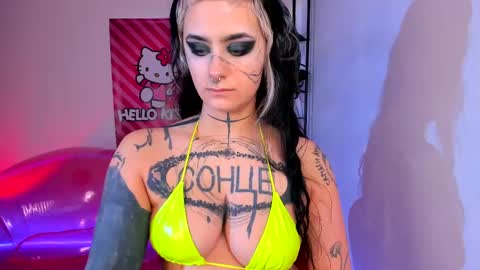 Mia online show from March 3, 2025, 4:56 pm