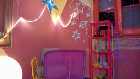 Mia online show from November 8, 2025, 9:13 pm