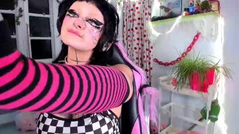 Mia online show from February 23, 2026, 6:27 pm