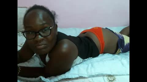 Snapshot of ladyanniee chatting on December 3, 2024, 2:38 pm Essy online show from December 3, 2024, 2:38 pm