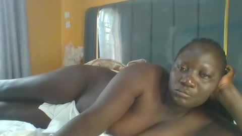 lindah32 online show from December 4, 2025, 6:23 am