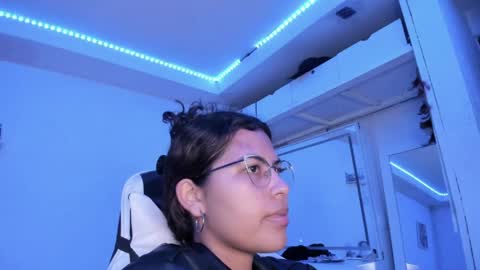  Lady  online show from May 5, 2026, 3:25 am