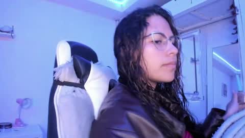  Lady  online show from May 25, 2026, 3:56 am