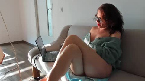 Snapshot of ladygilda chatting on April 10, 2026, 2:44 pm LADYGILDA online show from April 10, 2026, 2:44 pm
