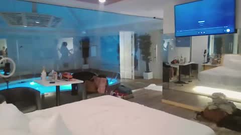 luxandleo online show from January 8, 2026, 4:48 am