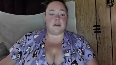 LadyLynn13 online show from November 11, 2025, 10:32 pm