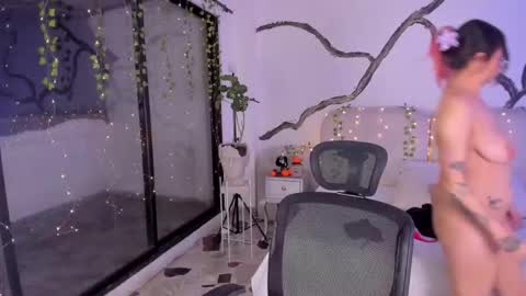 Lady  online show from October 30, 2025, 5:09 am