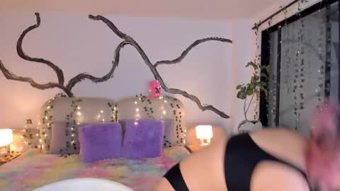 Lady  online show from December 4, 2025, 5:28 am