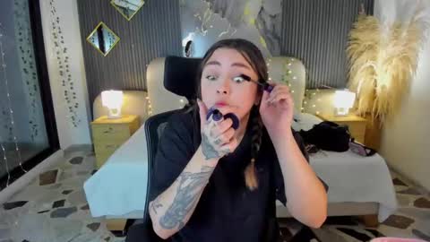 Snapshot of ladysweetts chatting on February 17, 2026, 4:20 am Lady online show from February 17, 2026, 4:20 am