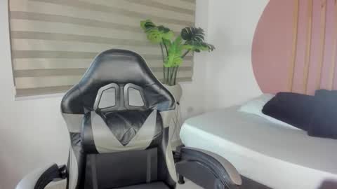 Snapshot of laia_hatman chatting on January 15, 2026, 3:22 am L A I A online show from January 15, 2026, 3:22 am