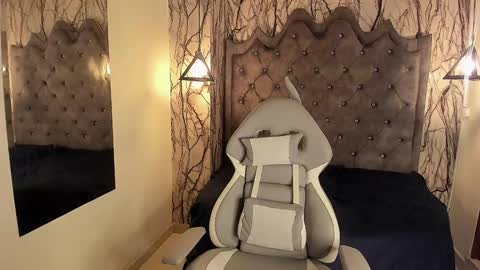 Laia online show from December 17, 2024, 5:26 pm