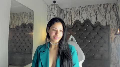 Laia online show from January 30, 2025, 6:00 pm