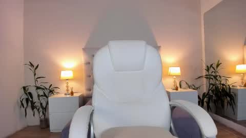 Snapshot of laia_watson chatting on March 9, 2026, 3:38 pm Laia online show from March 9, 2026, 3:38 pm