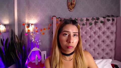 Laila Stilwills online show from November 22, 2025, 4:55 am